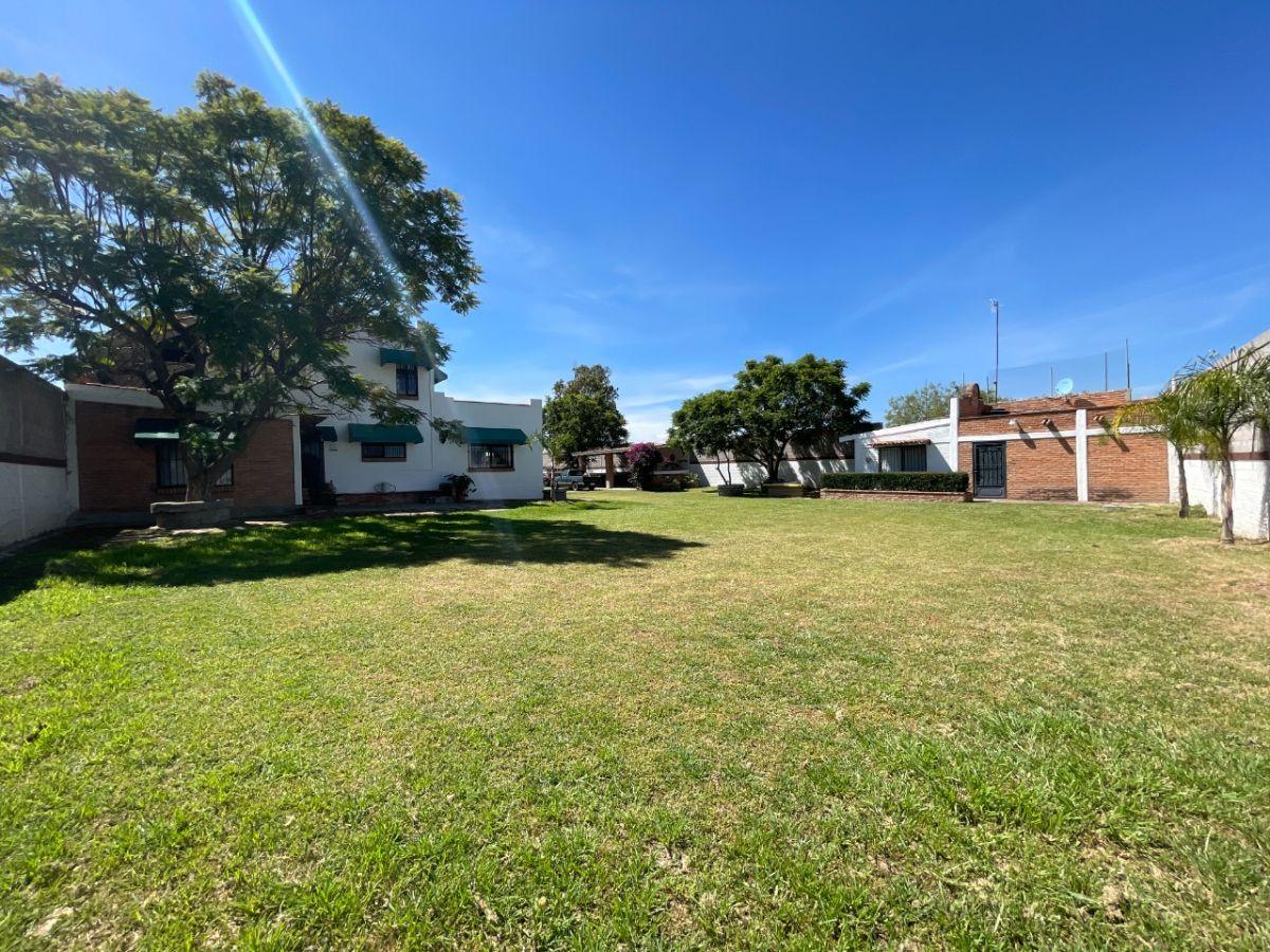 Md Quinta con Hermosa Extensión de Jardín en 2,265 m&sup2; de Superficie de Terreno en Venta, Calvillo