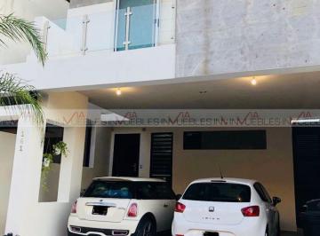 Casa · 196m² · 3 Recámaras · 2 Estacionamientos · Casa en Renta en Monterrey