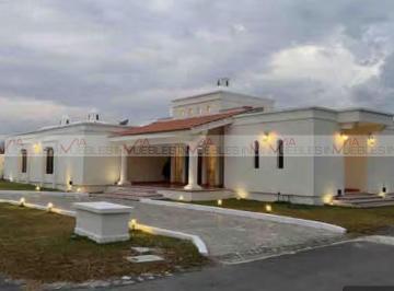 Casa · 529m² · 3 Recámaras · 6 Estacionamientos · Casa en Venta en Rincón del Montero