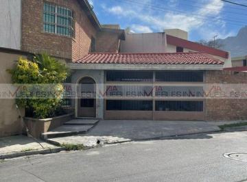 Casa · 339m² · 4 Recámaras · 2 Estacionamientos · Casa en Renta en Rincón de La Montaña