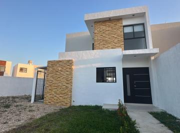 Casa · 123m² · 3 Recámaras · 2 Estacionamientos · Amplia Casa en Renta en Dzytia, Merida