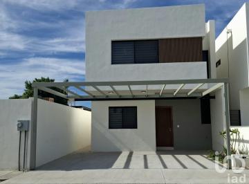 Casa · 139m² · 3 Recámaras · 2 Estacionamientos · Casa en Venta en Privada con Casa Club en La Paz Baja California Sur
