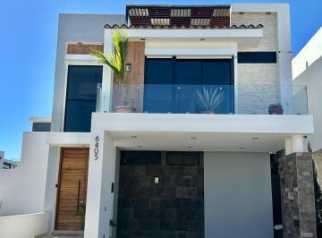 Casa · 257m² · 3 Recámaras · 2 Estacionamientos · Casa en Fraccionamiento Marina Mazatlán
