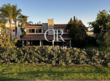 Casa · 700m² · 3 Recámaras · 4 Estacionamientos · Casa en Renta en El Campanario, Querétaro.