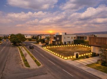 Terreno / Lote · 720m² · Terreno de Oportunidad Sobre Av en El Campanario