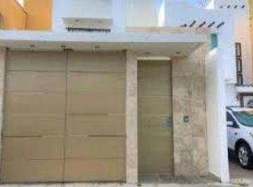 Casa de 2 habitaciones, Cancún · Venta de Amplia Casa en Residencial Gran Santa Fe, Cancún, Méx. Solo Recursos Propios.