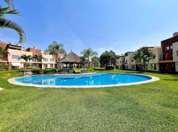 Casa de 4 habitaciones, Emiliano Zapata · Casa con Roof Garden en Residencial Los Sauces con Seguridad y Alberca, Zona Sur de Cuernavaca
