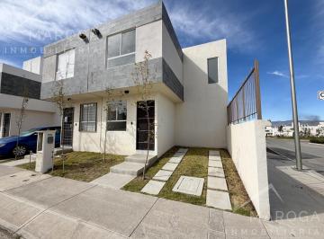 Casa · 92m² · 3 Recámaras · 1 Estacionamiento · Casa de 3 Recamaras con Amplio Jardín en Fraccionamiento Privado
