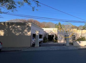 Casa · 700m² · 3 Recámaras · 4 Estacionamientos · Casa en Venta Lomas de Valle Alto