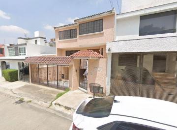 Casa de 5 habitaciones, Naucalpan de Juárez · Casa en Venta en Calle Leo en Jardines de Satelite