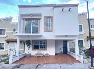 Casa · 183m² · 3 Recámaras · 2 Estacionamientos · Casa en Fraccionamiento Puerta de Sebastián.