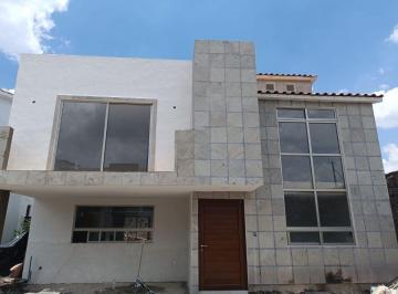 Casa de 3 habitaciones, Metepec · Casa en Venta en Condado del Valle