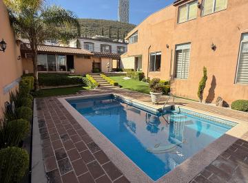 Casa de 3 habitaciones, Monterrey · Casa en Venta El Carmen, Monterrey
