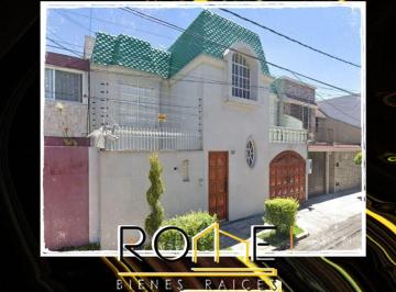 Casa de 4 habitaciones, Gustavo A. Madero · Casa en Lindavista de Remate Bancario Muy Cerca de Parque Lindavista.