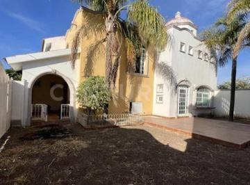 Casa · 204m² · 3 Recámaras · 2 Estacionamientos · Casa en Venta Yahualica