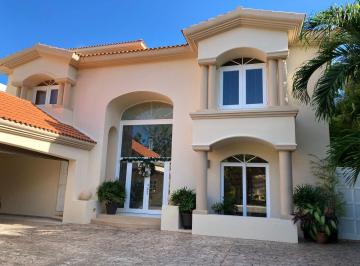 Casa · 570m² · 3 Recámaras · 3 Estacionamientos · Casa en Venta Residencial Villa Magna Cancun