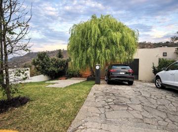 Casa de 3 habitaciones, Zapopan · Residencia con Vista Al Bosque en Las Cañadas