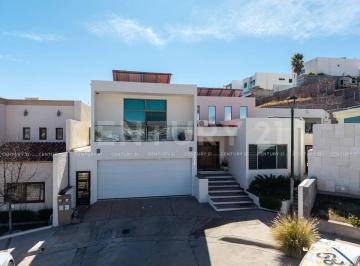 Casa · 444m² · 5 Recámaras · 4 Estacionamientos · Casa en Venta en Fracc. Cumbres V en Chihuahua, Chih.