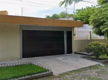 Casa de 5 habitaciones, Apatzingán · Hermosa Casa en Recuperación Bancaria Ubicada en Michoacán