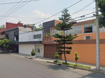 Casa de 5 habitaciones, Azcapotzalco · Casa en Venta en Calle Ignacio Allende, Claveria, Azcapotzalco