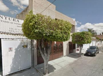Casa de 4 habitaciones, Celaya · Casa en Venta: Zona de Oro