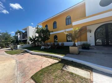 Casa de 5 habitaciones, Mérida · Venta Residencia Plus Llena de Comodidades en Club Altozano, Mérida, Yucatán.