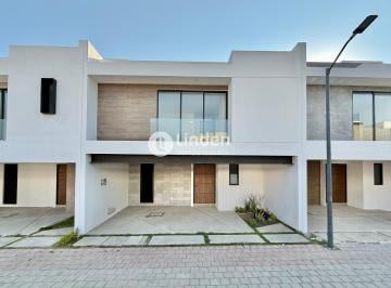 Casa · 225m² · 3 Recámaras · 2 Estacionamientos · Casa en Venta en Fraccionamiento Altana, Zona San Pedro Cholula