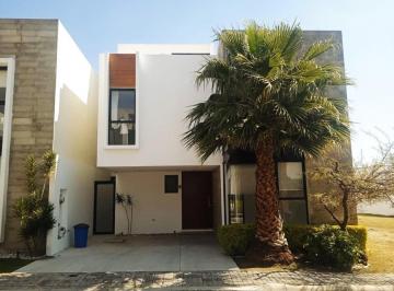 Casa · 200m² · 3 Recámaras · 2 Estacionamientos · Casa en Lomas de Angelópolis Zona Azul