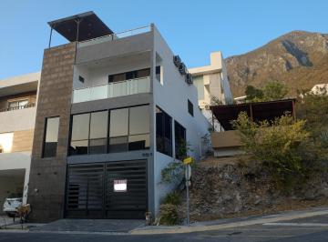 Casa · 362m² · 3 Recámaras · 2 Estacionamientos · Casa con Vista Panorámica, en Esquina, en Contry Sur