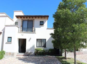 Casa de 4 habitaciones, San Miguel de Allende · Casa Durazno en La Nueva Escondida