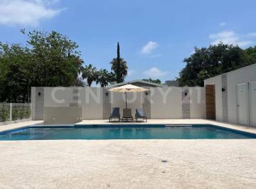 Quinta · 235m² · 3 Recámaras · 8 Estacionamientos · Quinta en Venta en Jardines de La Silla