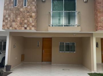 Casa de 3 habitaciones, Guadalajara · Se Renta Casa Amueblada en Coto Privado