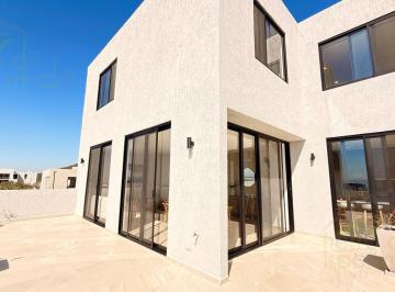 Casa · 142m² · 3 Recámaras · 2 Estacionamientos · Casa / Townhouse, Opción a 3 Recámaras, Nuevo Refugio, Querétaro