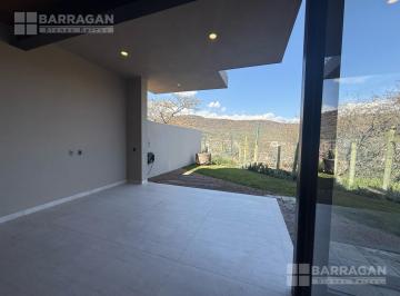 Casa · 377m² · 3 Recámaras · 3 Estacionamientos · Casa de Oportunidad en Venta en Altozano