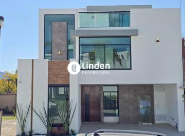 Casa · 294m² · 4 Recámaras · Casa en Venta en Parque Nayarit, Lomas II, Puebla.