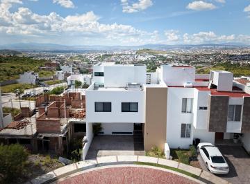 Exclusiva residencia con espectaculares vistas panorámicas del Valle de Querétar · 340 m² · Vistas Panorámicas