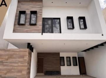 Casa · 320m² · 4 Recámaras · 2 Estacionamientos · Casa en Las Primeras Cerradas de Viñedos