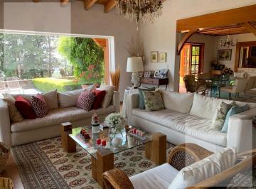 Casa · 260m² · 3 Recámaras · 2 Estacionamientos · Casa en Renta en Valle de Bravo