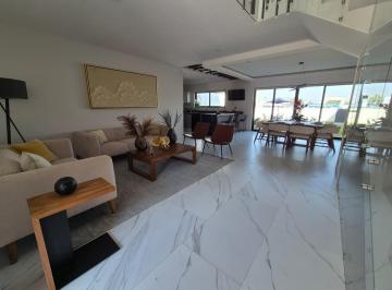 Casa · 261m² · 3 Recámaras · 3 Estacionamientos · Casa en Venta, Metepec