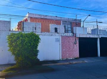 Casa de 5 habitaciones, León · Casa en Venta en Los Fresnos, Cinco Recamaras, Cinco Baños, Recamara en Pb. Cerca Imss T21.