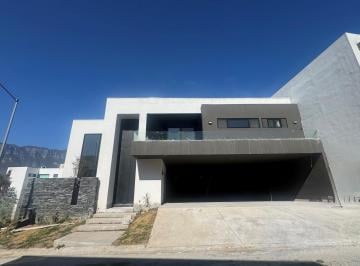 Casa · 308m² · 4 Recámaras · 3 Estacionamientos · Casa en Venta en Fraccionamiento Bosques de Las Misiones Sector Encino, Santiago, N. L
