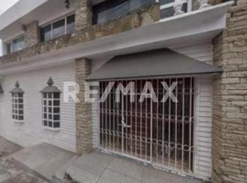 Casa · 650m² · 7 Recámaras · 2 Estacionamientos · Casa en Venta - (4)