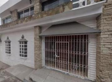 Casa · 650m² · 7 Recámaras · 2 Estacionamientos · Casa en Venta - (4)