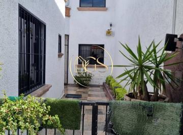 Casa · 240m² · 3 Recámaras · 2 Estacionamientos · Casa en Venta Arboledas 1a Seccion Celaya