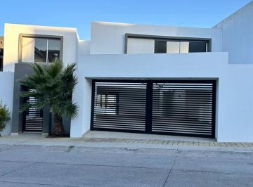 Casa de 4 habitaciones, León · Casa en Venta en Lomas Gran Jardin
