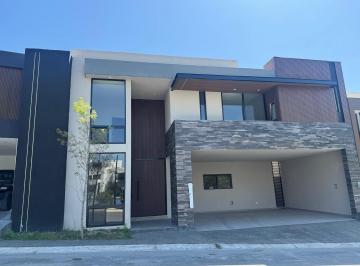 Casa · 420m² · 4 Recámaras · 3 Estacionamientos · Casa en Venta Fraccionamiento Bosques de Las Misiones, Santiago