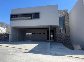 Casa · 368m² · 3 Recámaras · 3 Estacionamientos · Casa en Venta Col: Mandalas Residencial en Las Misiones, Santiago