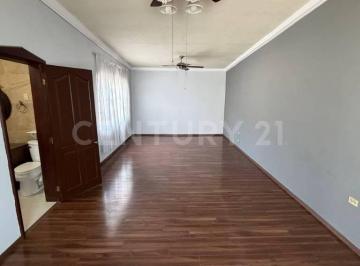 Casa · 190m² · 4 Recámaras · 3 Estacionamientos · Se Renta Amplia Casa Al Norte de Saltillo