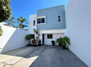 Casa de 3 habitaciones, Mazatlán · Casa en Venta en Mazatlan, Sinaloa (Fracc. Prados del Sol)
