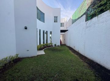 Casa · 200m² · 3 Recámaras · 2 Estacionamientos · Casa en Venta en Zerezotla